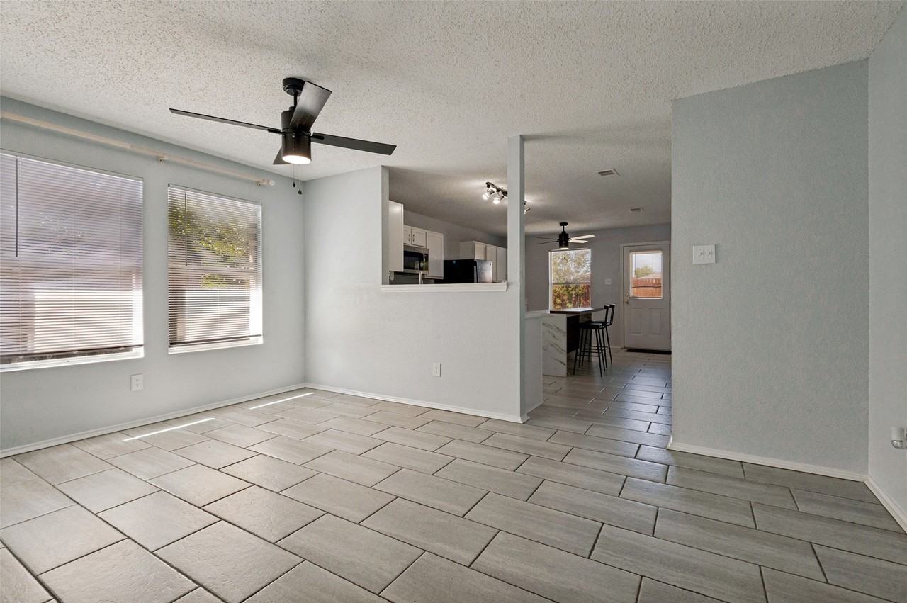 1008 White Dove Dr - Photo 4 of 12