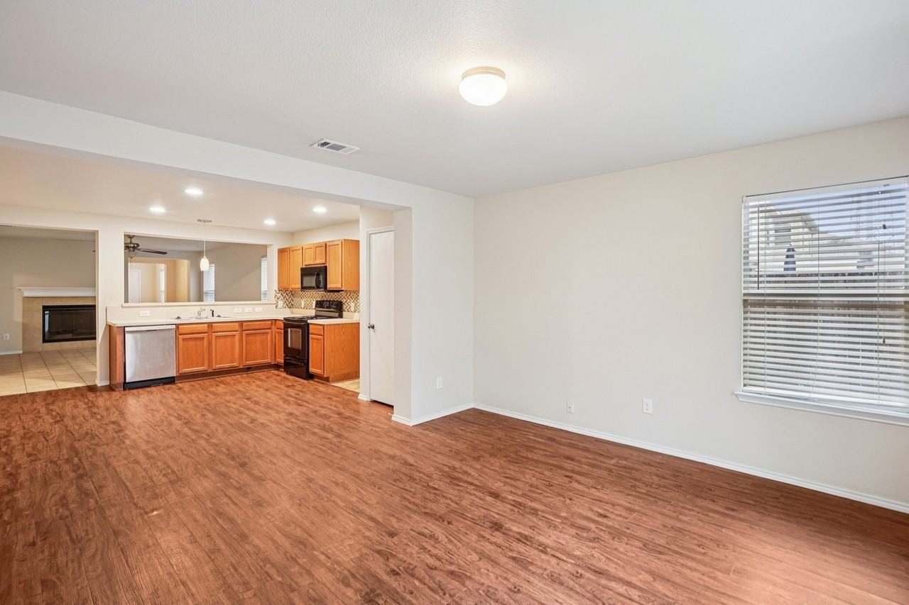 9120 Sun Haven Way - Photo 4 of 34