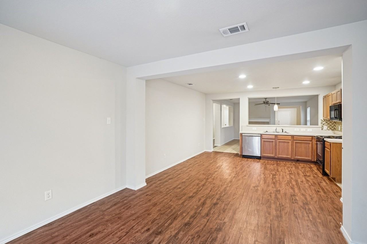 9120 Sun Haven Way - Photo 5 of 34
