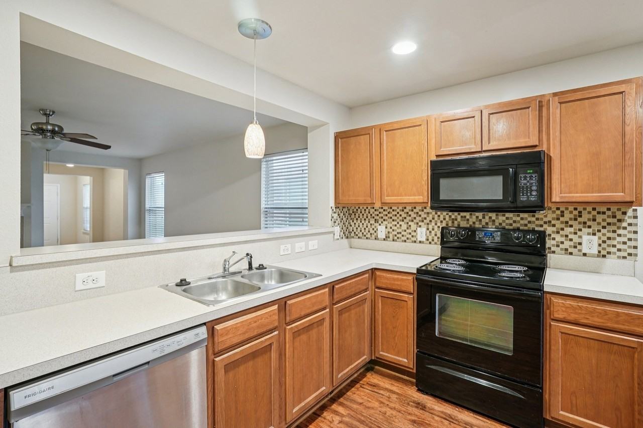 9120 Sun Haven Way - Photo 6 of 34