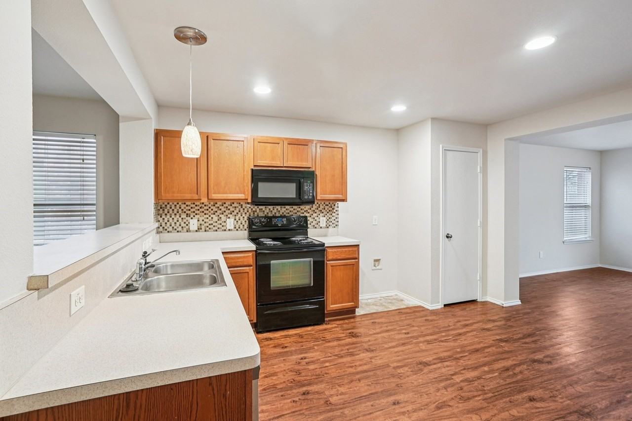 9120 Sun Haven Way - Photo 7 of 34