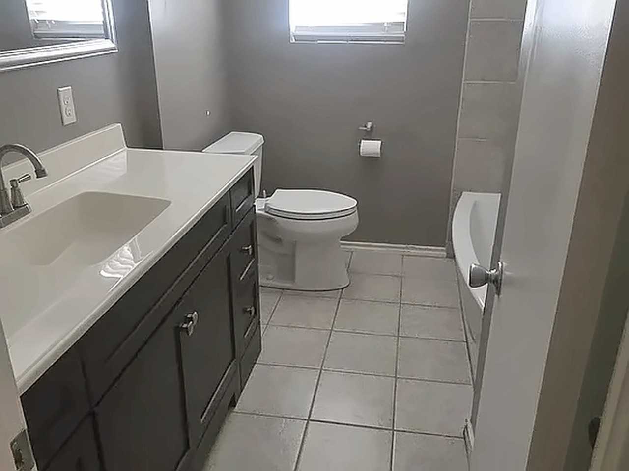 8057 Fall River Dr - Photo 3 of 10