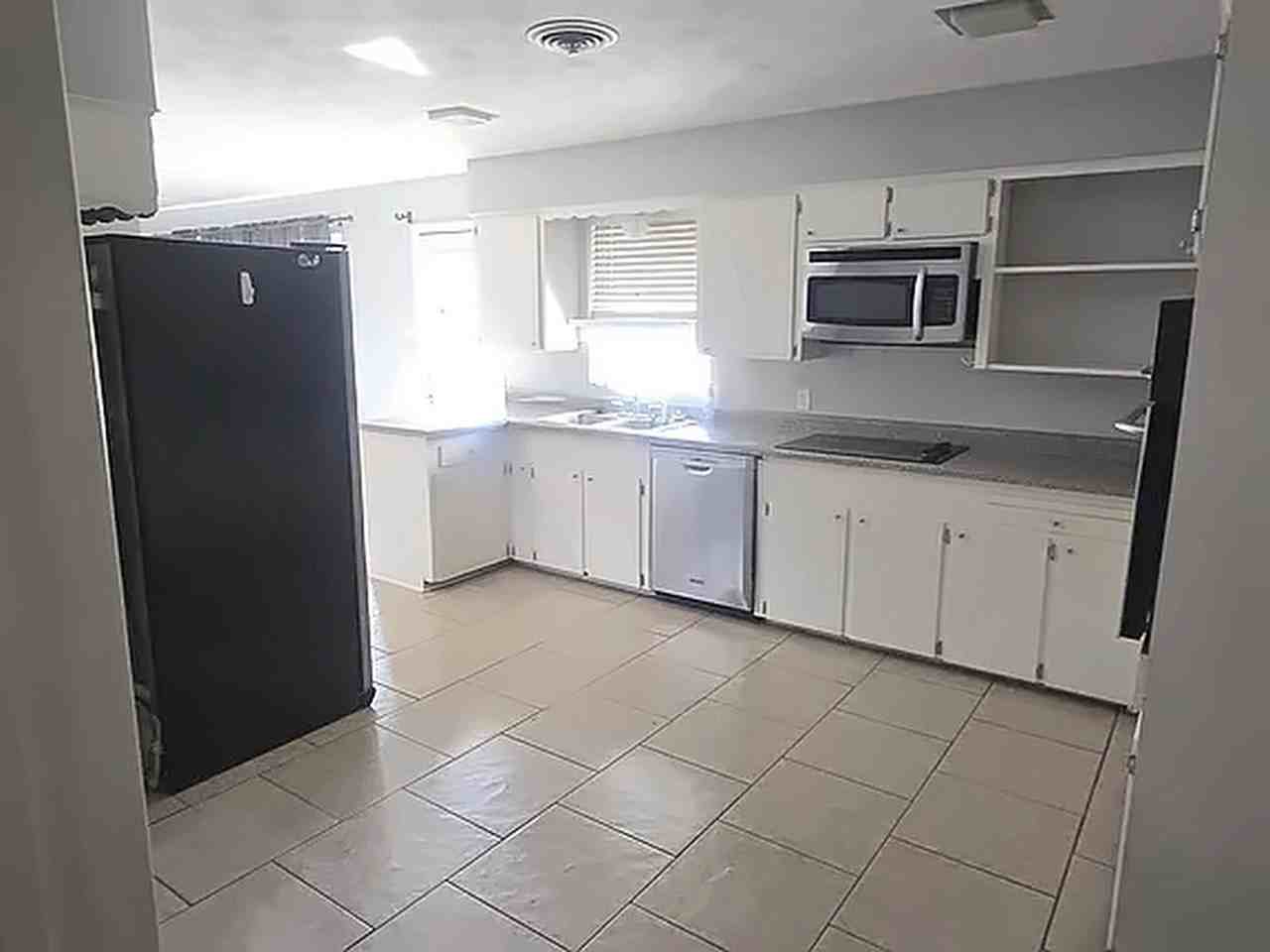 8057 Fall River Dr - Photo 7 of 10