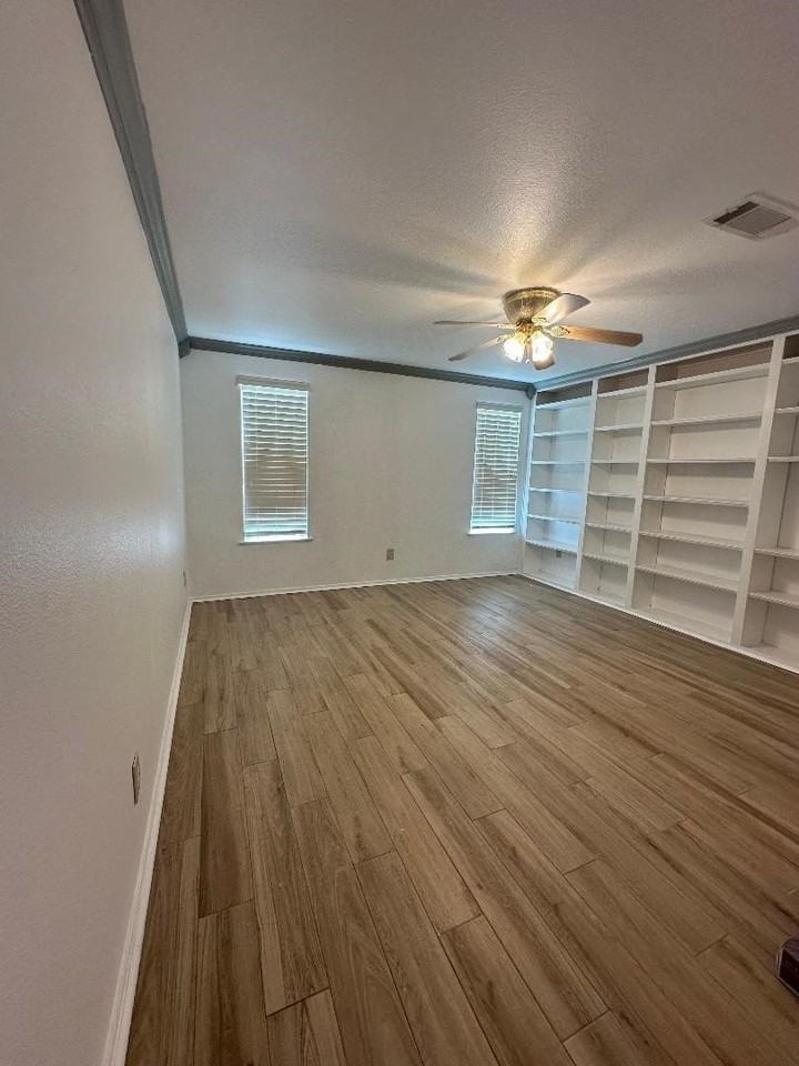532 Oak Grove Ln - Photo 3 of 33