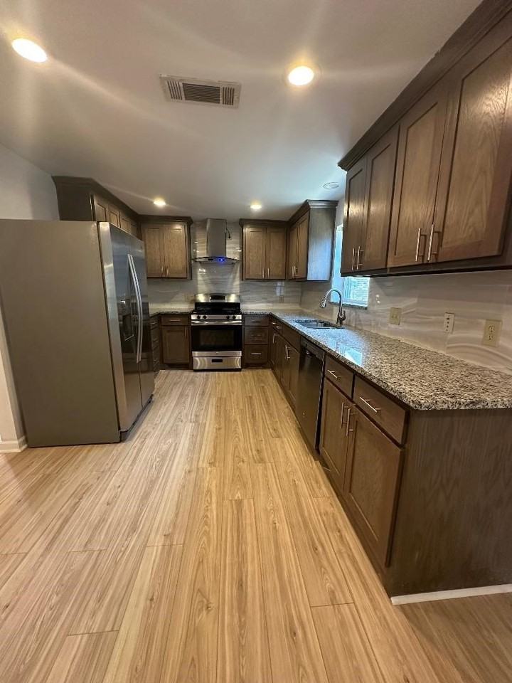 532 Oak Grove Ln - Photo 5 of 33