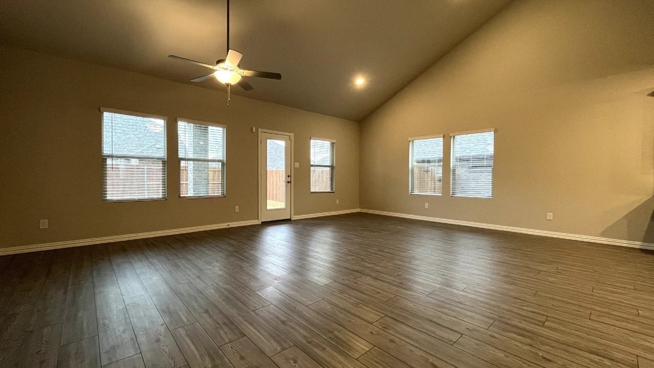 1608 Lannon Ln - Photo 4 of 27