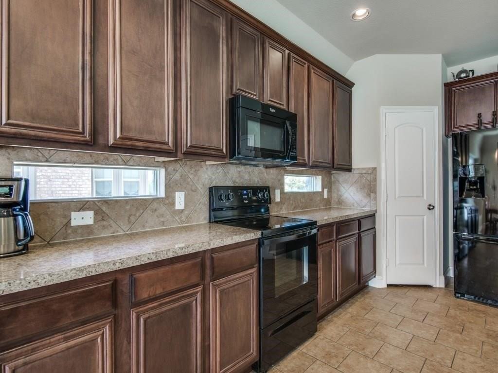 144 Mill St - Photo 3 of 27