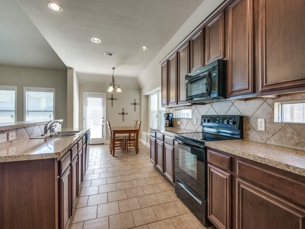 144 Mill St - Photo 6 of 27