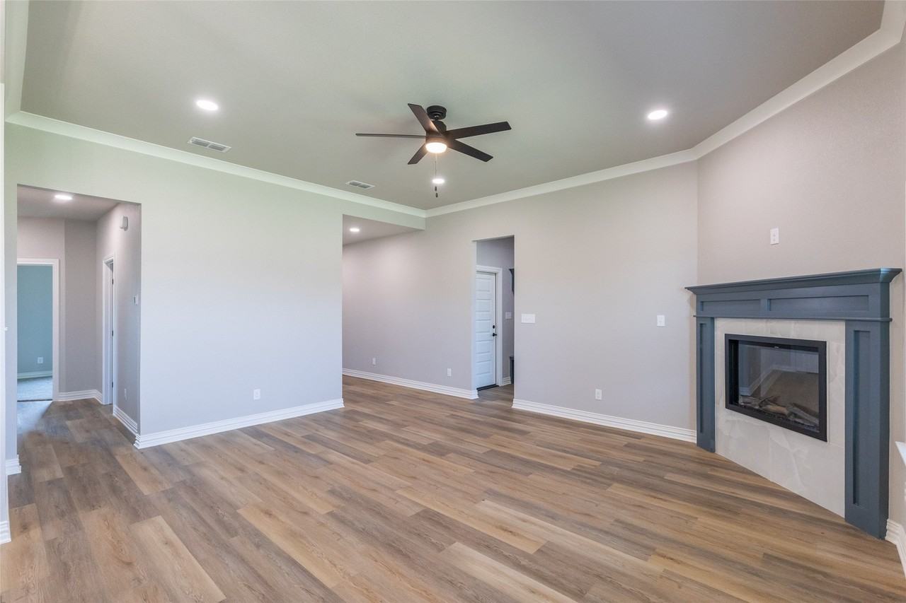 7701 Sawdust Trl - Photo 2 of 38