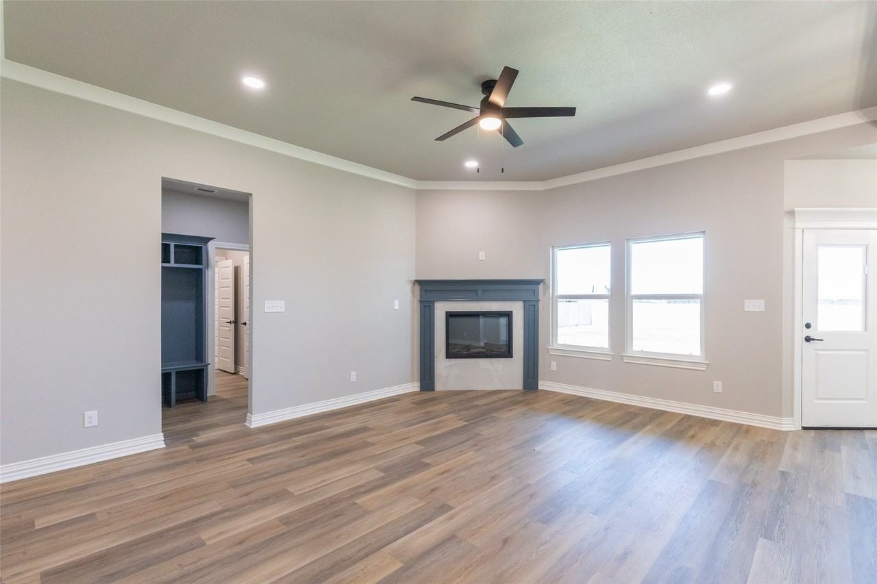 7701 Sawdust Trl - Photo 3 of 38