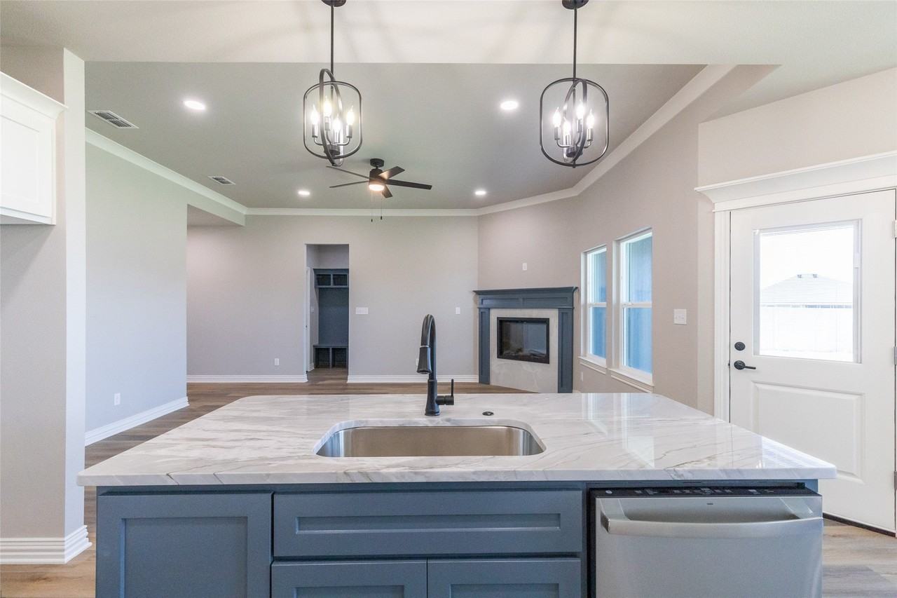 7701 Sawdust Trl - Photo 6 of 38