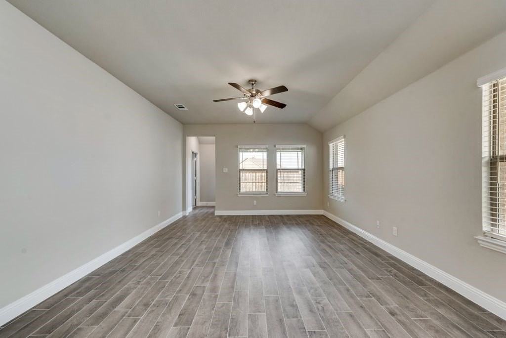 1080 Norias Dr - Photo 4 of 17