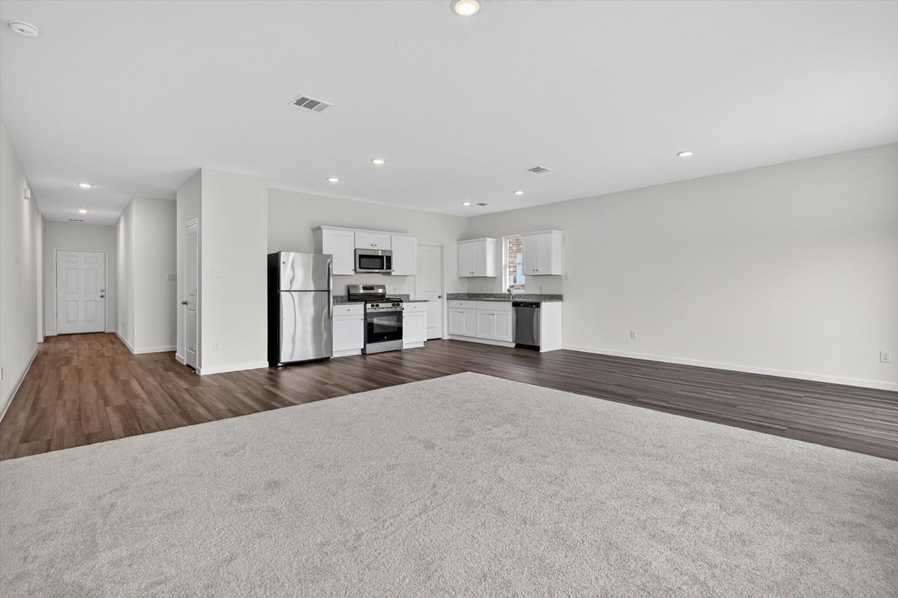 1301 Elliott Rd - Photo 3 of 29