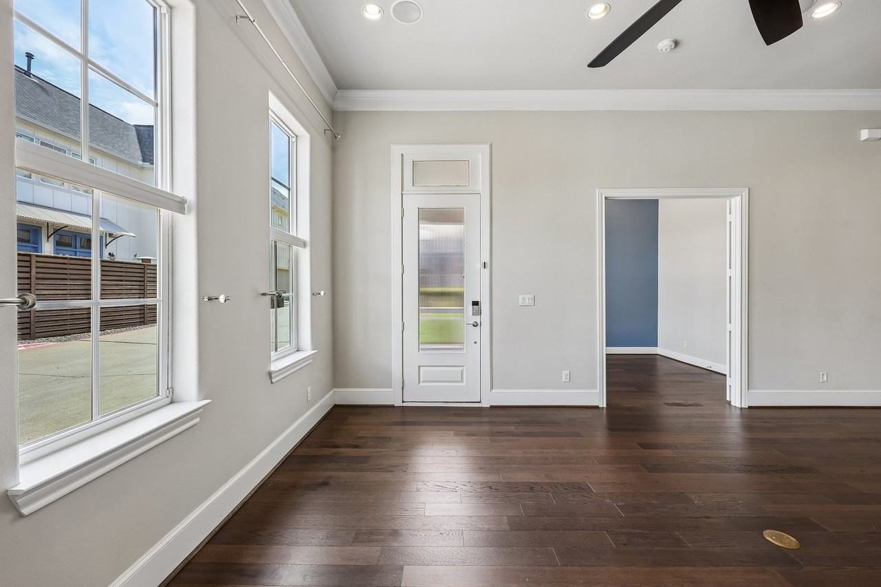 708 Wooster Ln - Photo 5 of 39