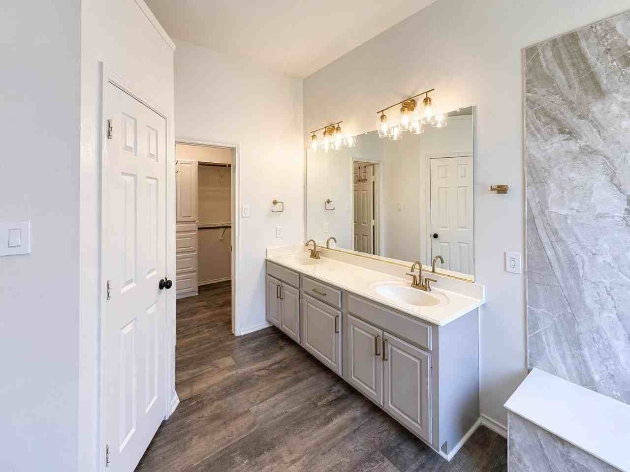 9903 Presthope Dr - Photo 6 of 20