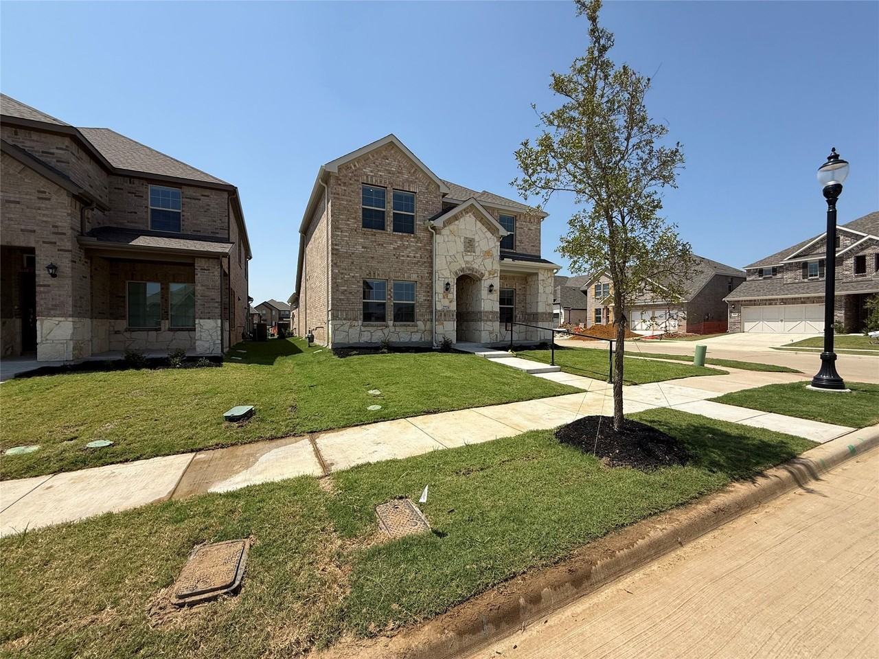2724 Mexia Ln - Photo 2 of 22