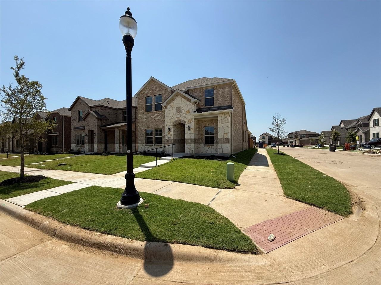 2724 Mexia Ln - Photo 3 of 22