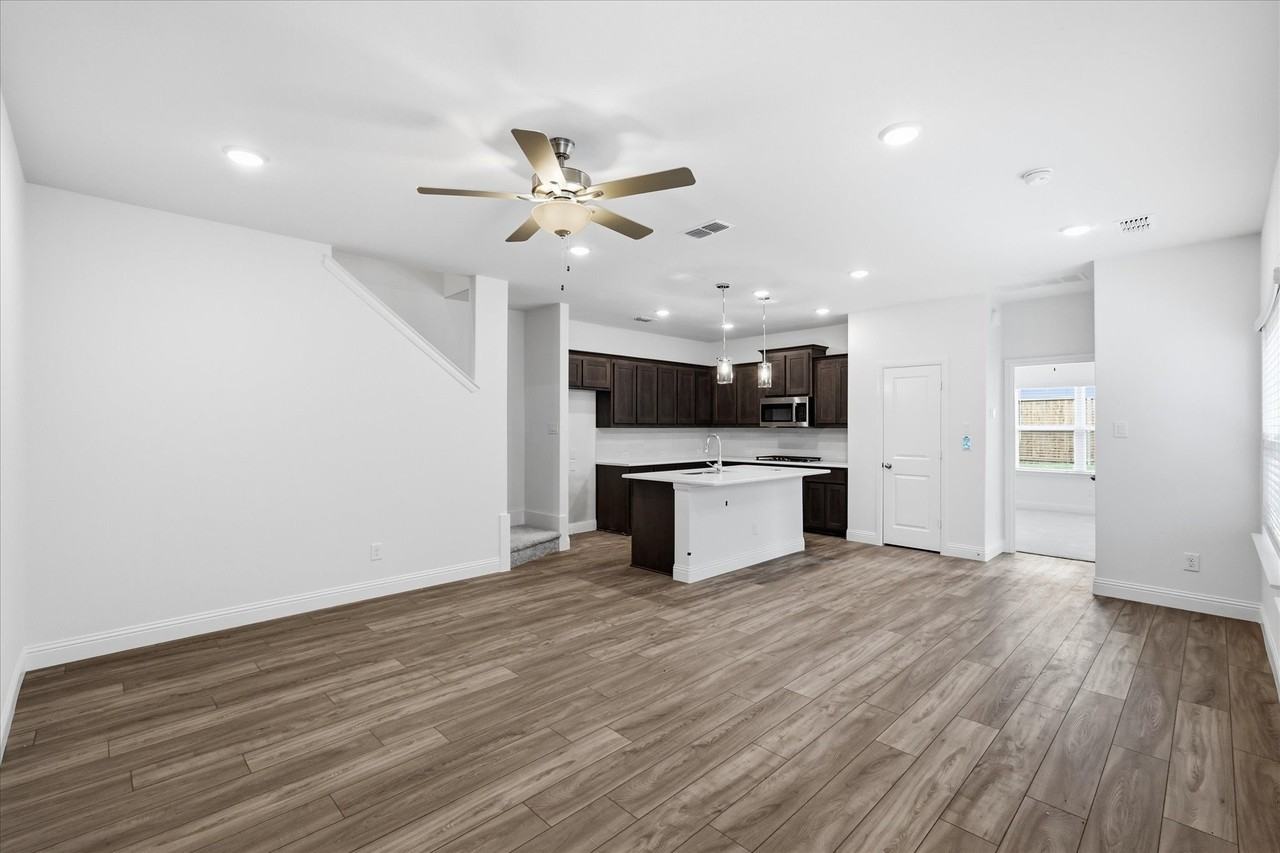 186 Balboa Ln #8 - Photo 3 of 30
