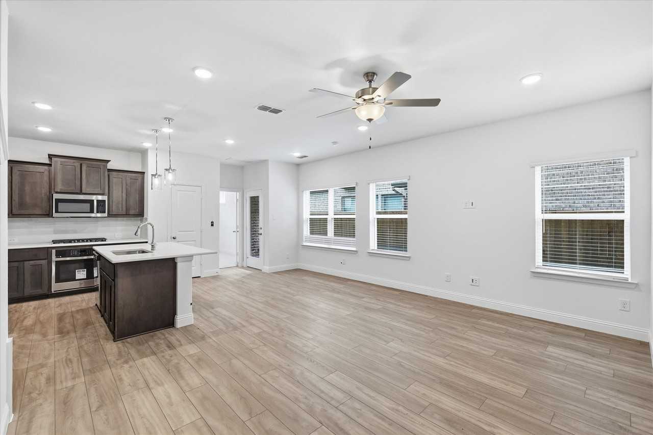 186 Balboa Ln #8 - Photo 4 of 30
