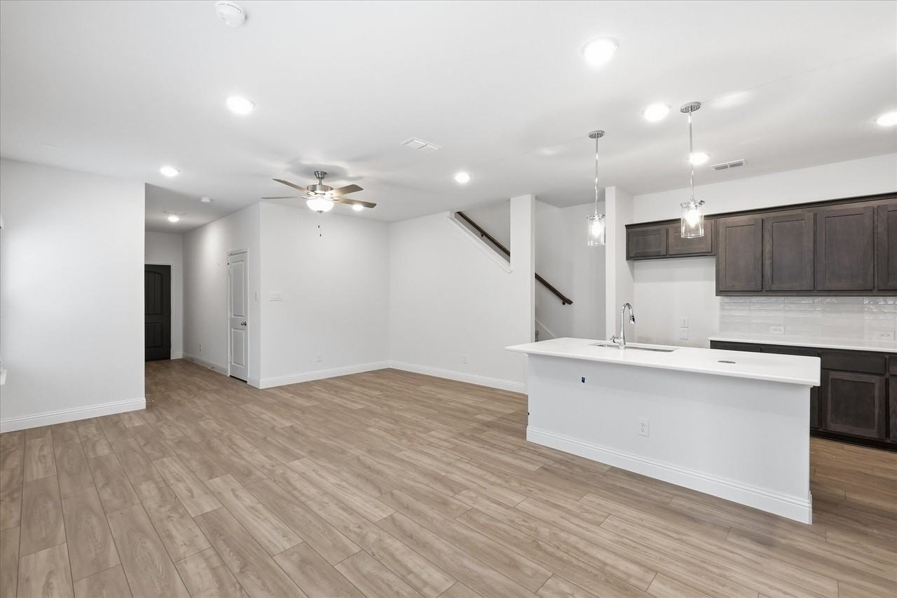 186 Balboa Ln #8 - Photo 5 of 30