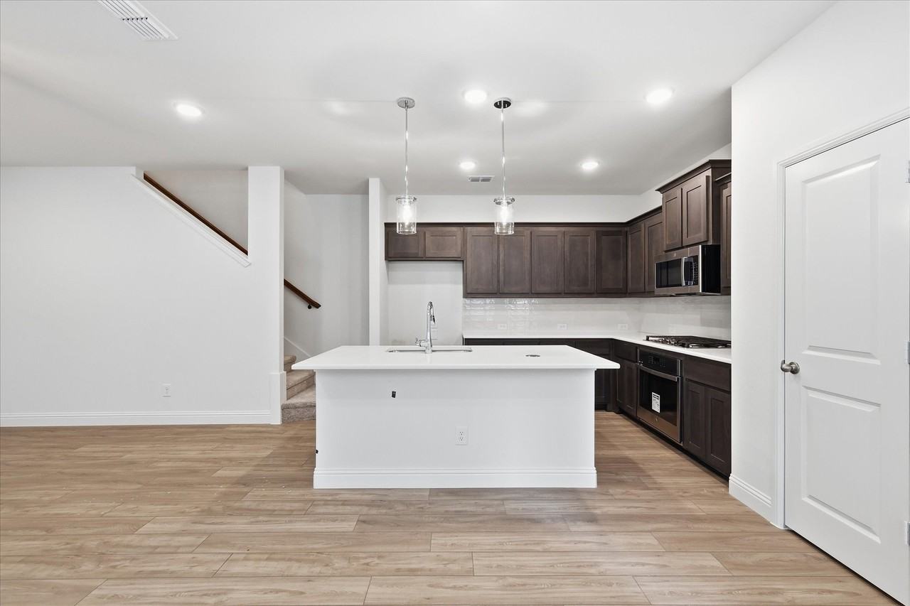 186 Balboa Ln #8 - Photo 6 of 30