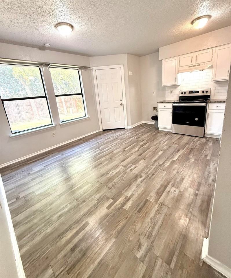 10208 Leatherwood Dr - Photo 4 of 13