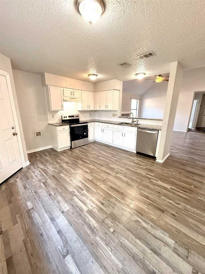 10208 Leatherwood Dr - Photo 5 of 13