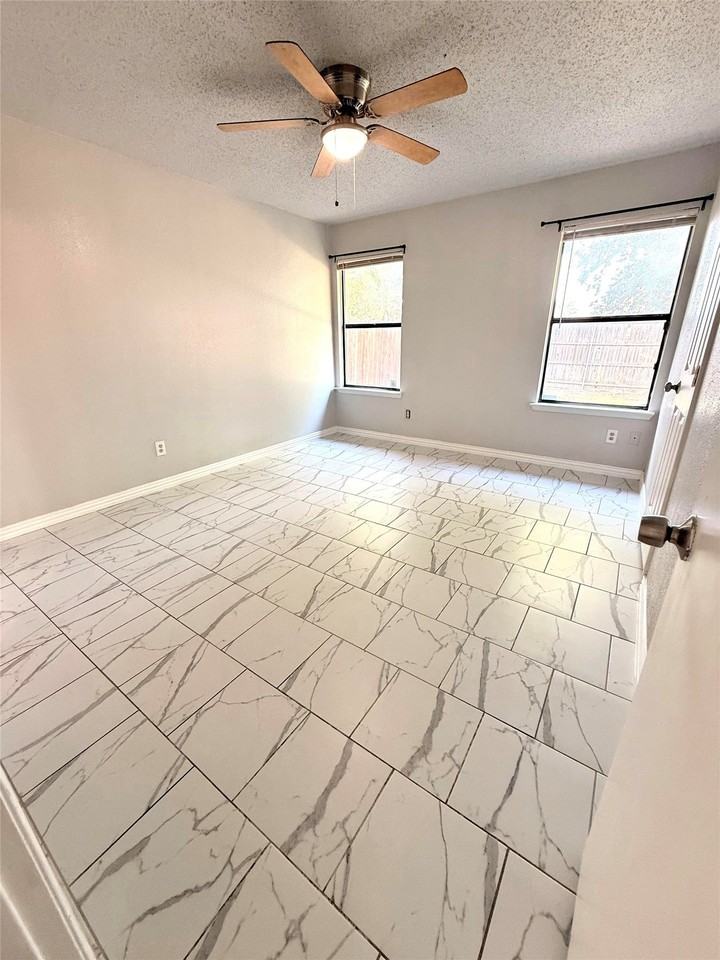 10208 Leatherwood Dr - Photo 7 of 13