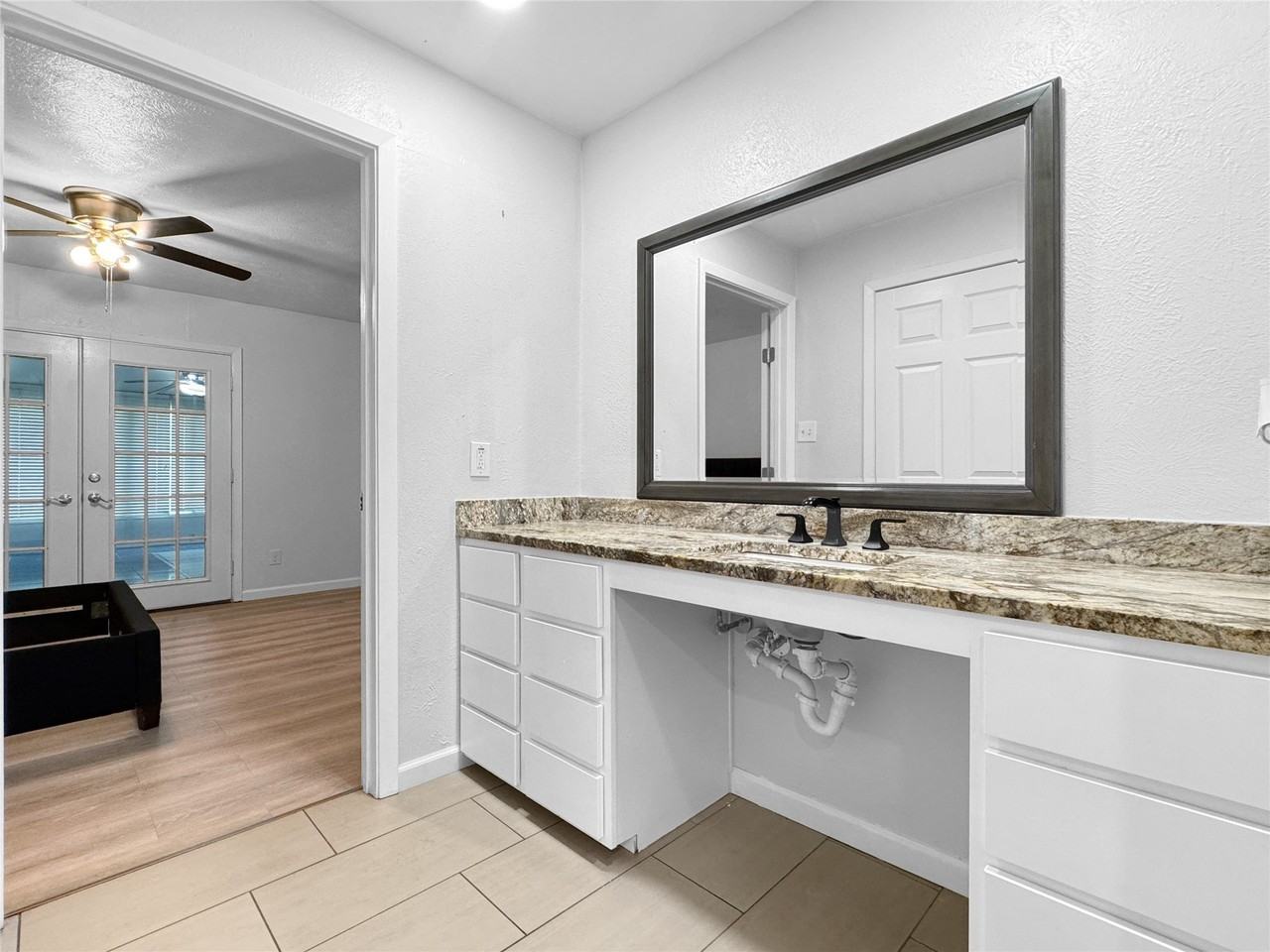 334 E Crossland Blvd - Photo 4 of 21