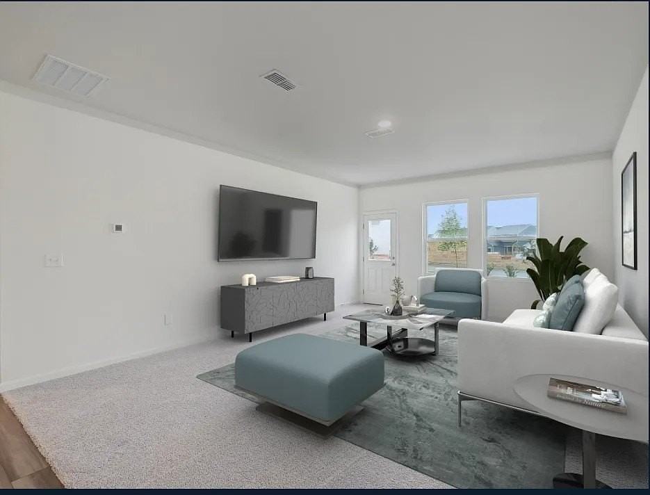 2208 Meadow Park Dr - Photo 2 of 9