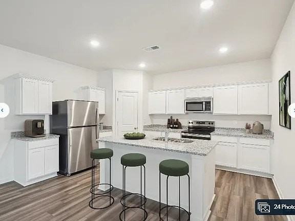 2208 Meadow Park Dr - Photo 3 of 9