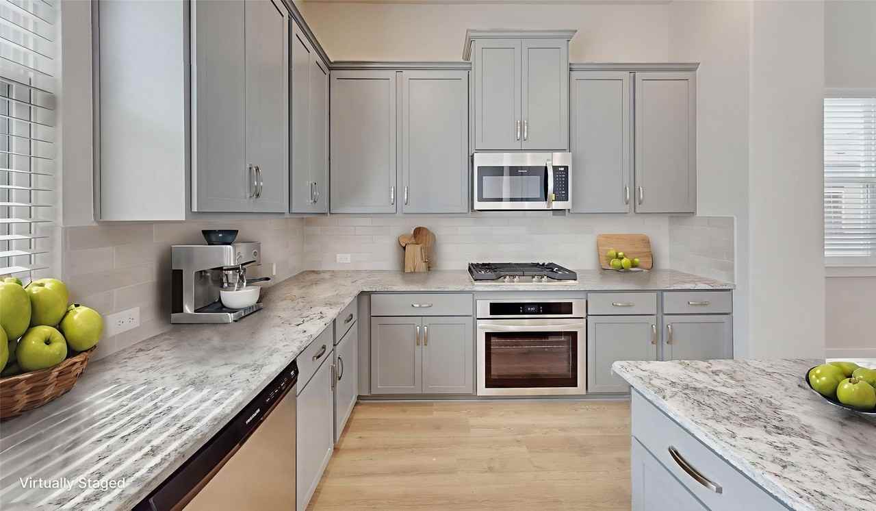 832 Concan Dr - Photo 3 of 23