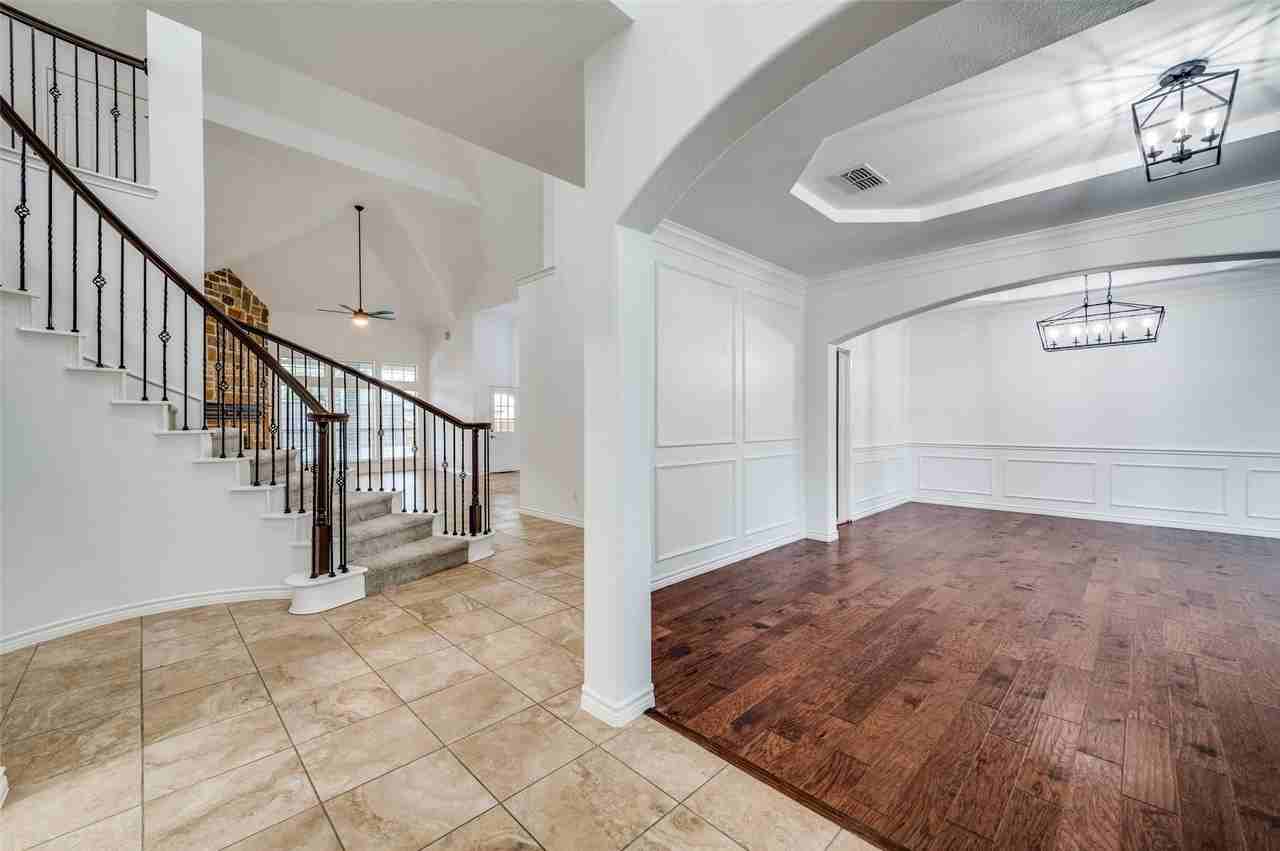 1329 Bateman Ln - Photo 3 of 39