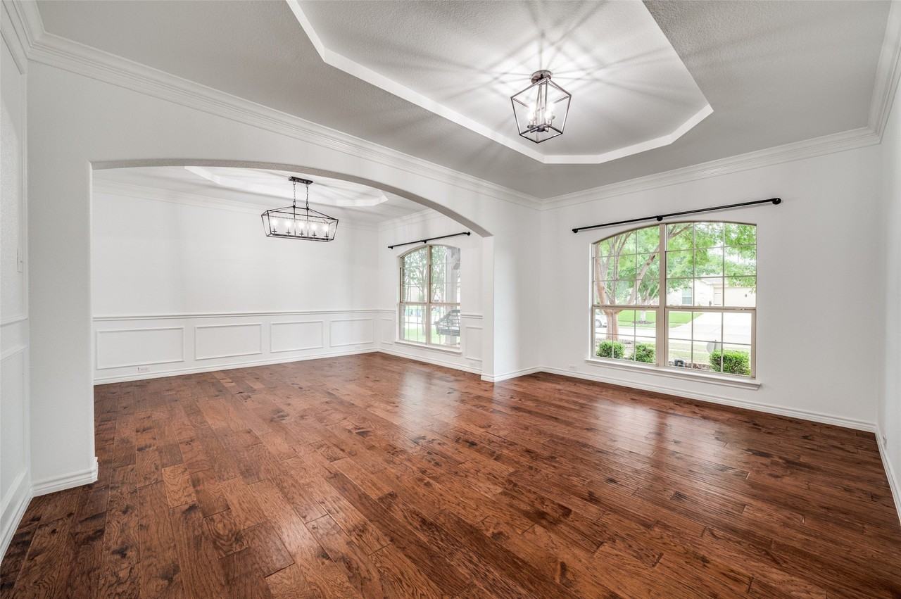 1329 Bateman Ln - Photo 6 of 39