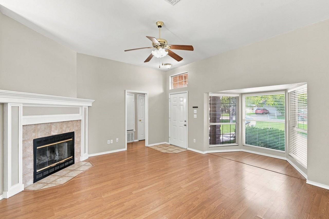 114 Trinity St - Photo 5 of 26