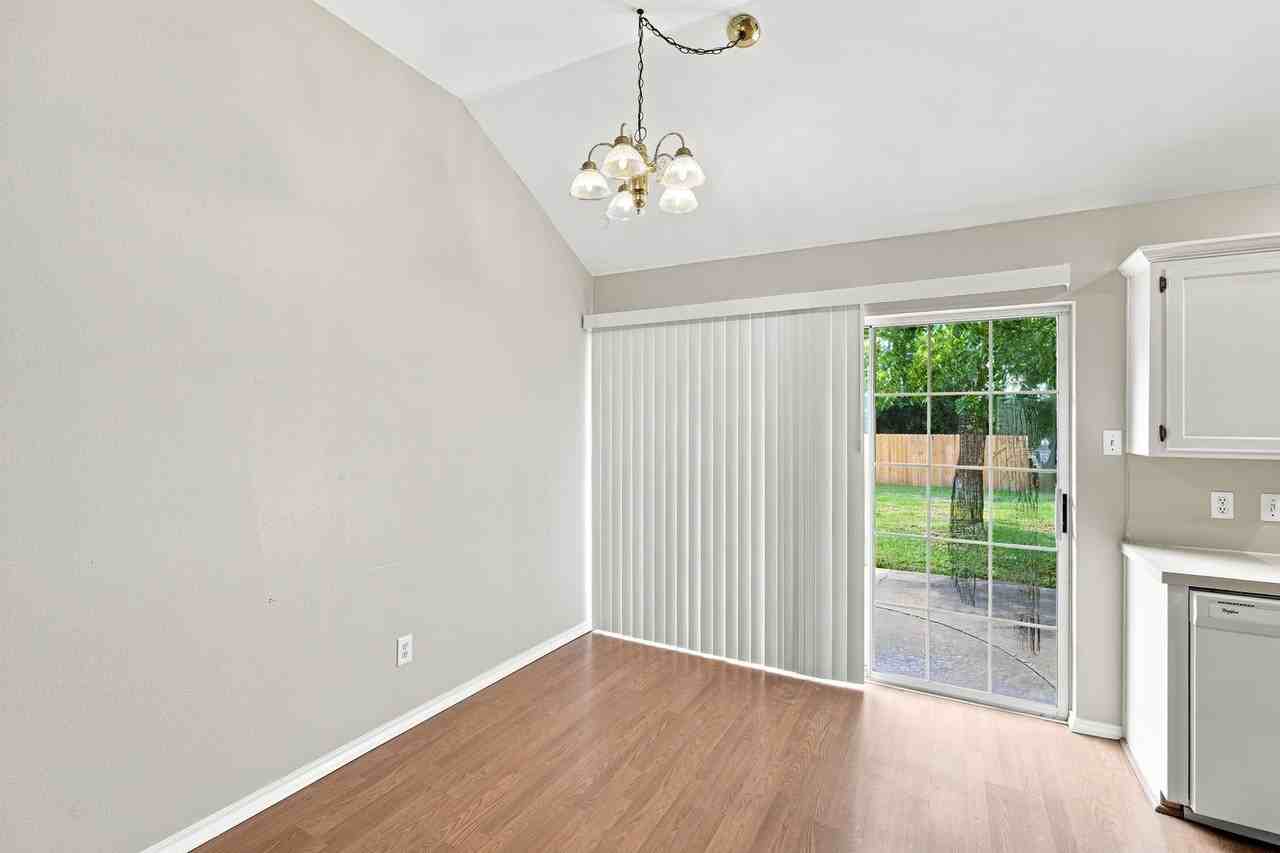 114 Trinity St - Photo 7 of 26