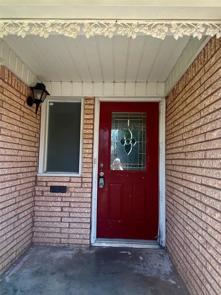 2467 Garfield Ave - Photo 2 of 19