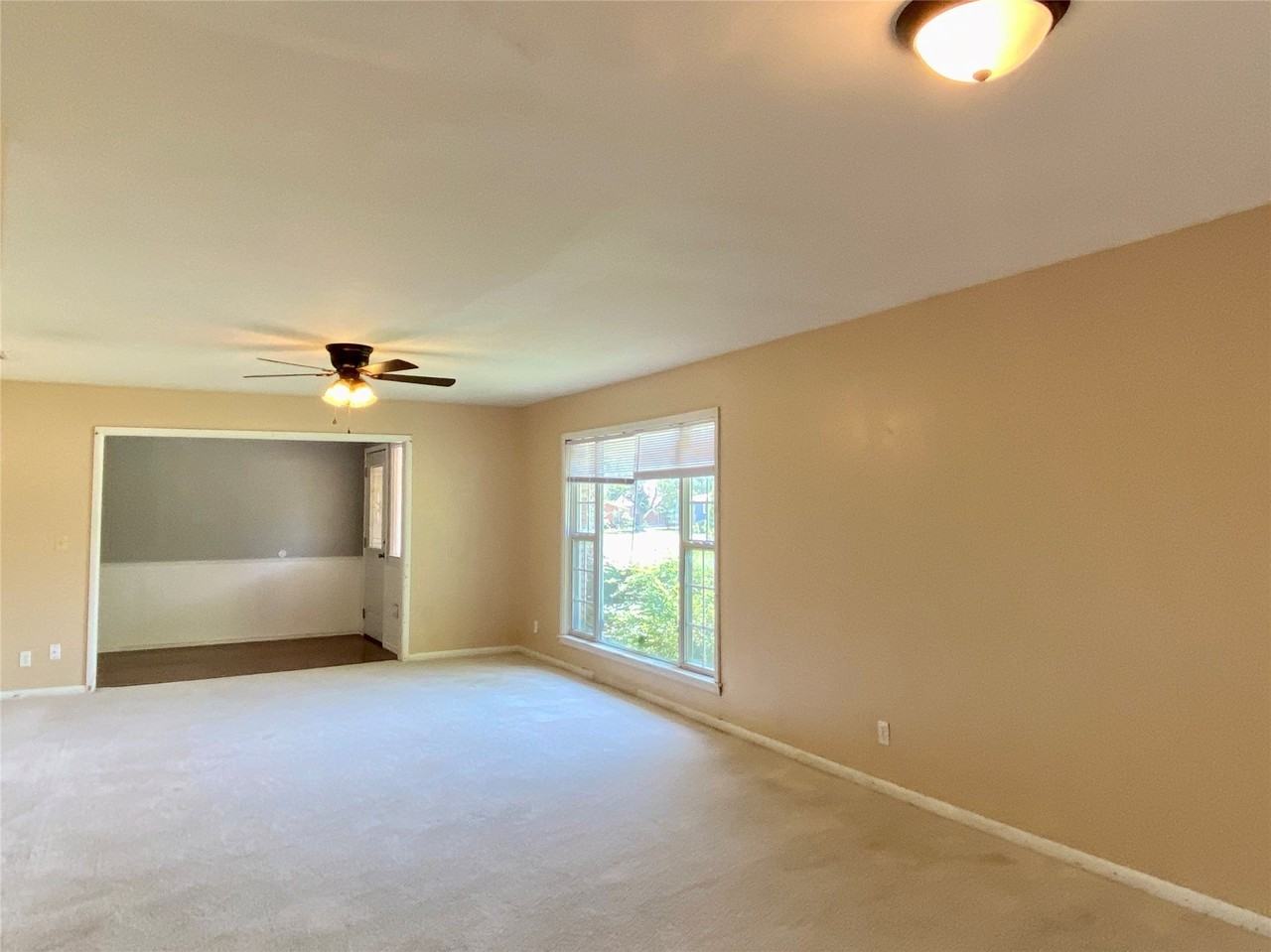 2467 Garfield Ave - Photo 4 of 19