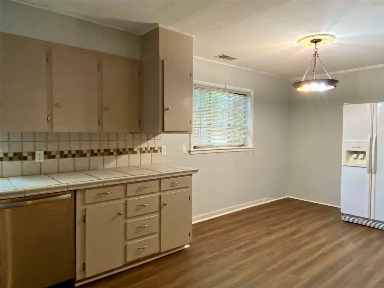 2467 Garfield Ave - Photo 6 of 19