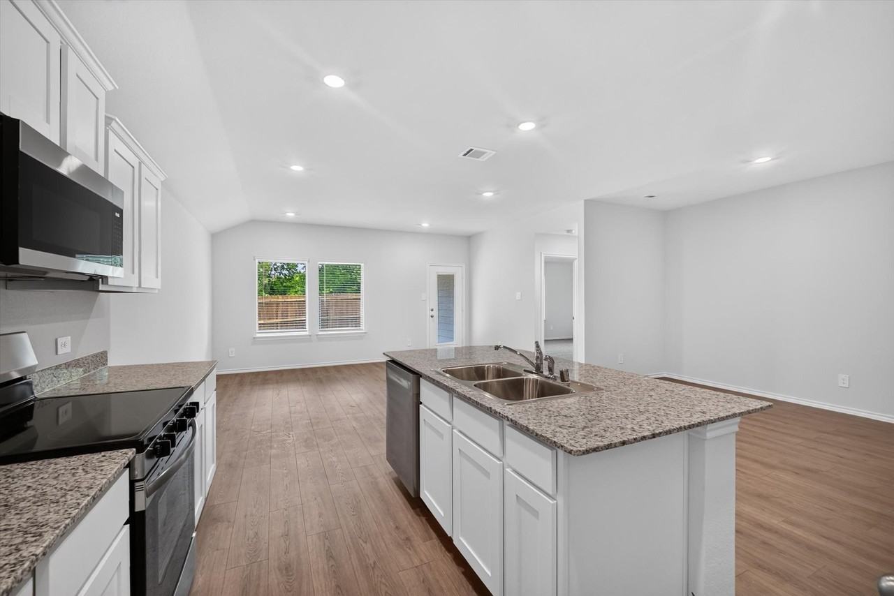 3310 Catamount Dr - Photo 6 of 20