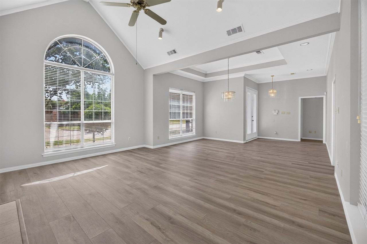 1037 Mccoy Dr - Photo 3 of 22