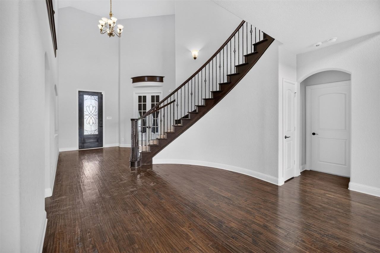 1708 Stillwater Dr - Photo 3 of 30