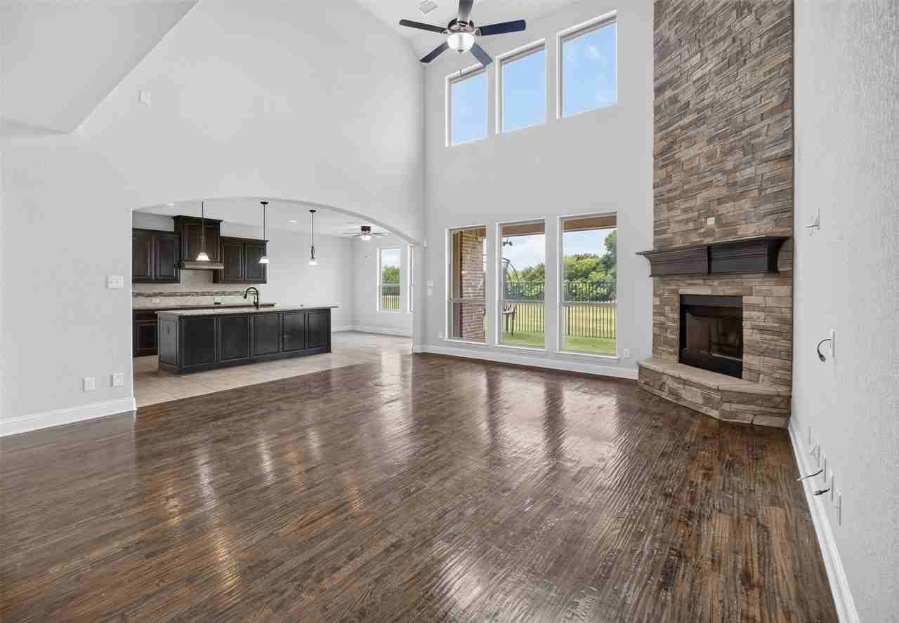 1708 Stillwater Dr - Photo 4 of 30