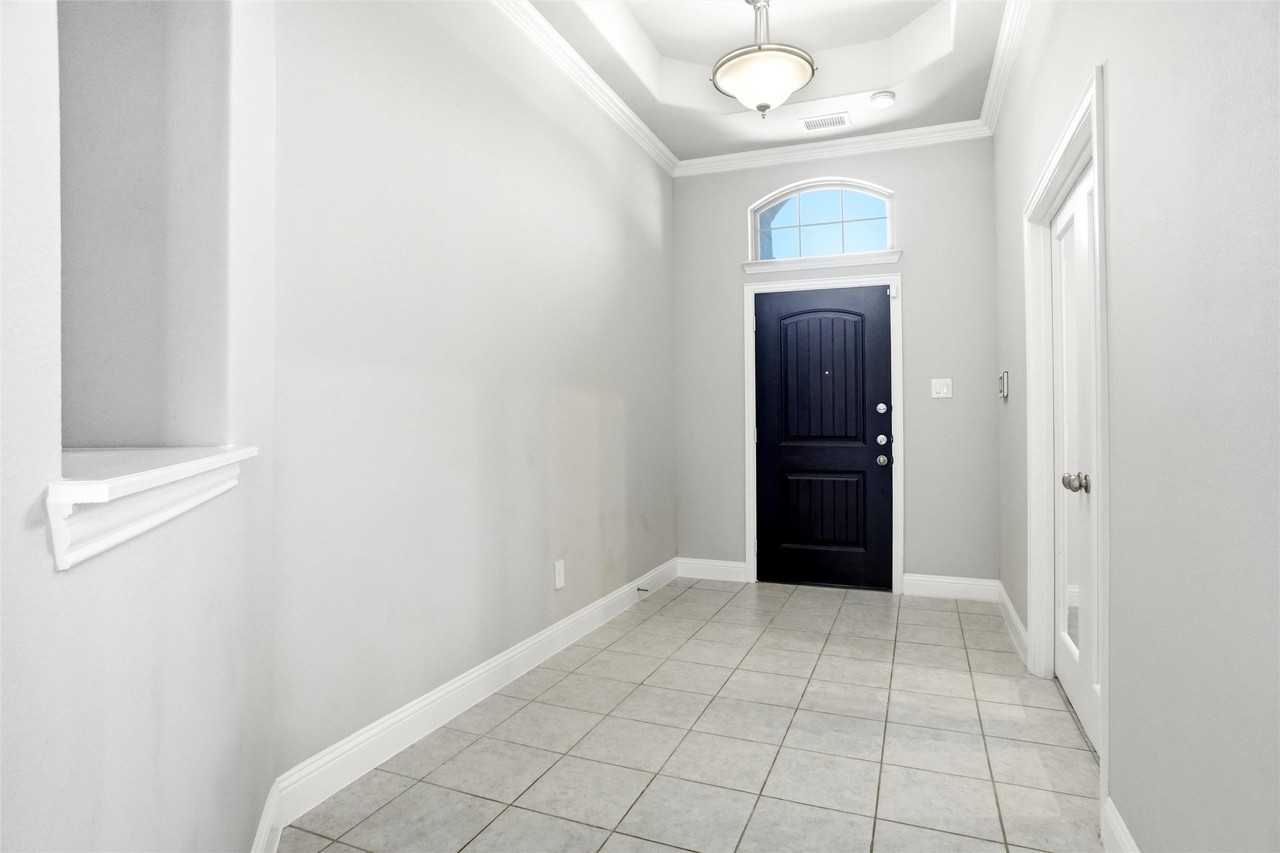 686 Navasota Dr - Photo 2 of 16