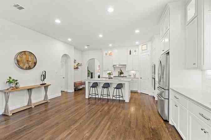 4701 Hill Meadow Rd - Photo 2 of 25
