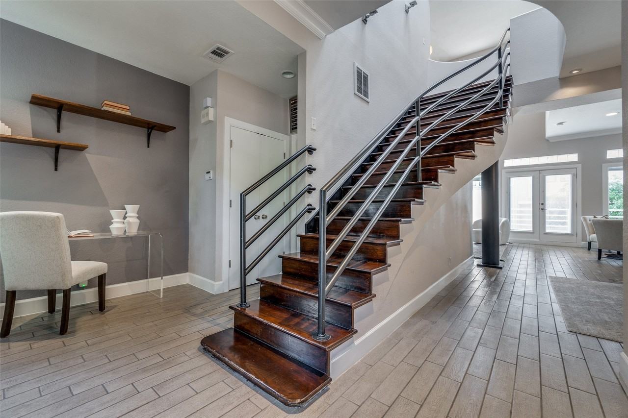 4040 Avondale Ave #402 - Photo 2 of 23