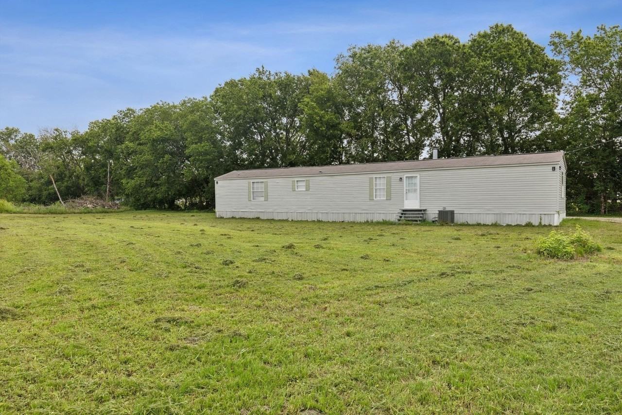1946 County Road 2290 - Photo 2 of 26