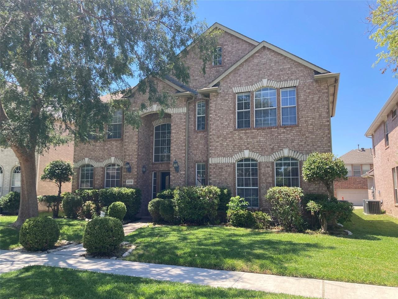 630 Waterview Dr - Photo 2 of 20