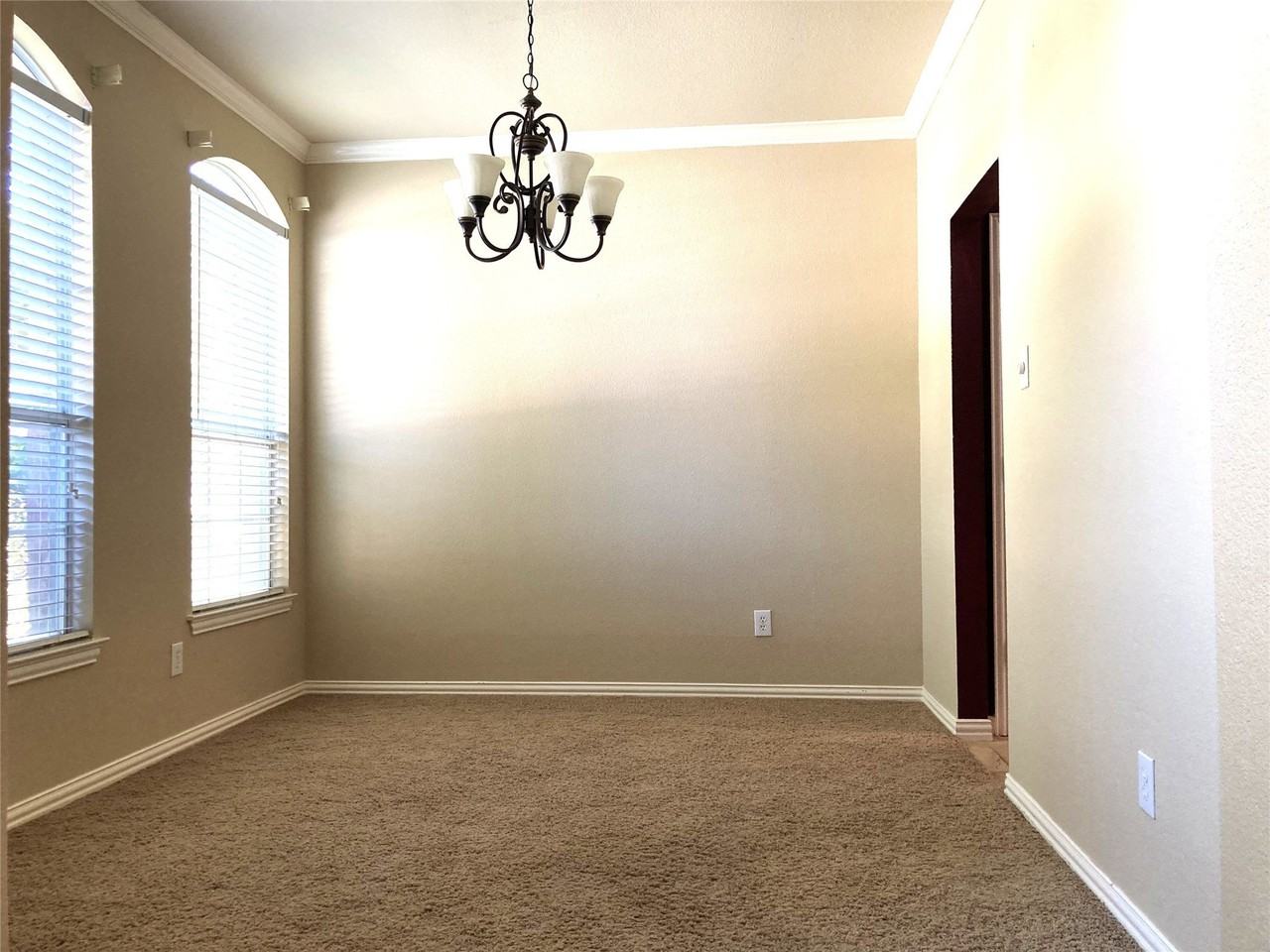 630 Waterview Dr - Photo 3 of 20