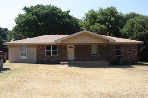 featured image of 423 Waller Dr